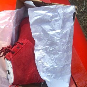 Brand new never worn uggs real fur size 6 very comfy